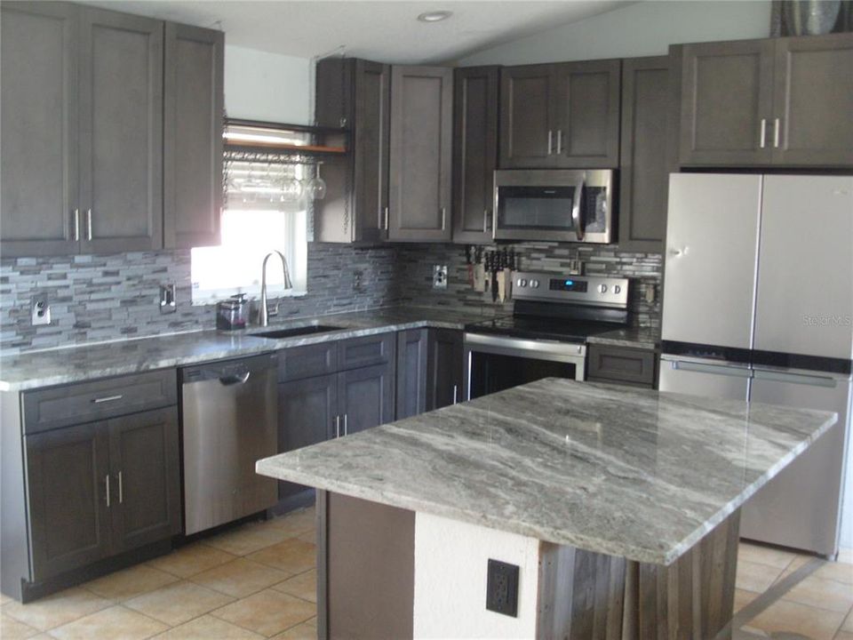 待售: $284,500 (3 贝兹, 2 浴室, 1236 平方英尺)