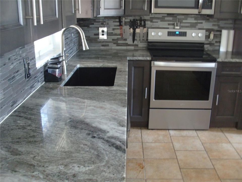 待售: $284,500 (3 贝兹, 2 浴室, 1236 平方英尺)