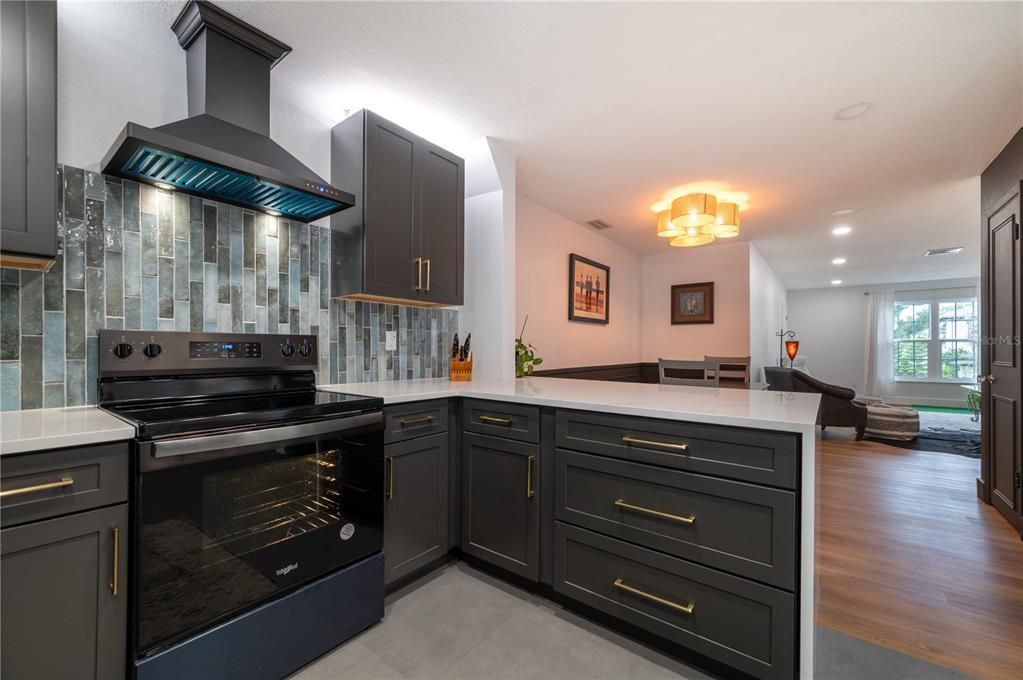 En Venta: $435,000 (2 camas, 2 baños, 1600 Pies cuadrados)