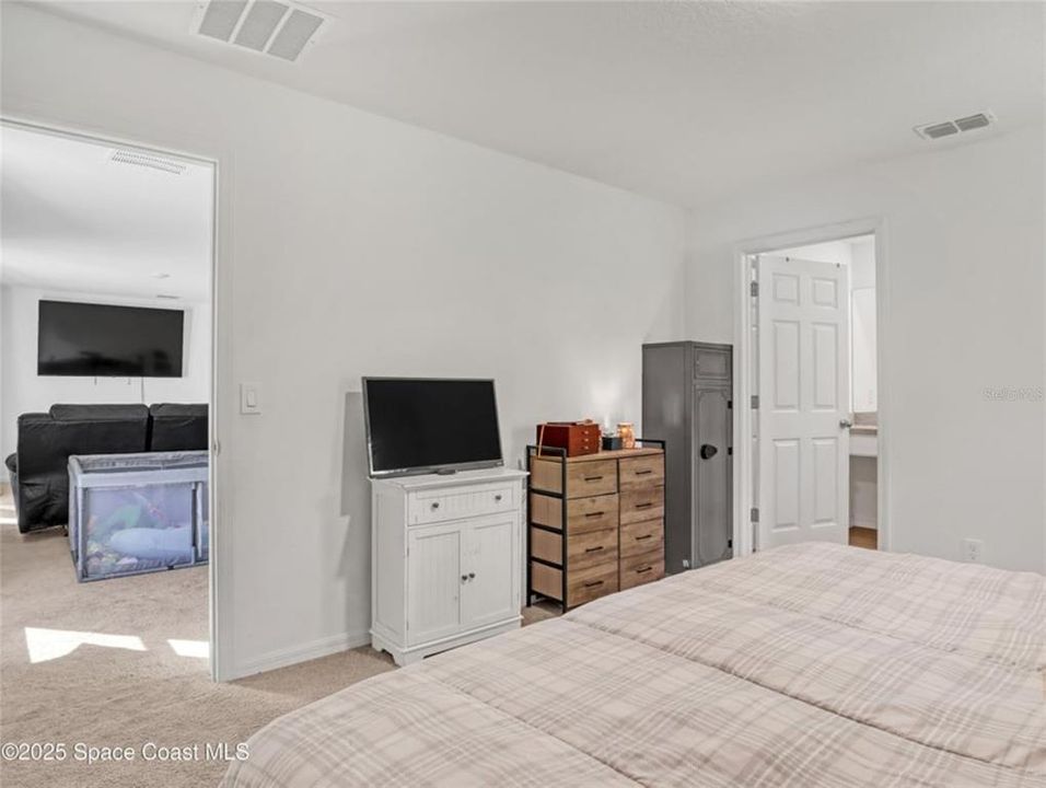 待售: $299,000 (3 贝兹, 2 浴室, 1334 平方英尺)