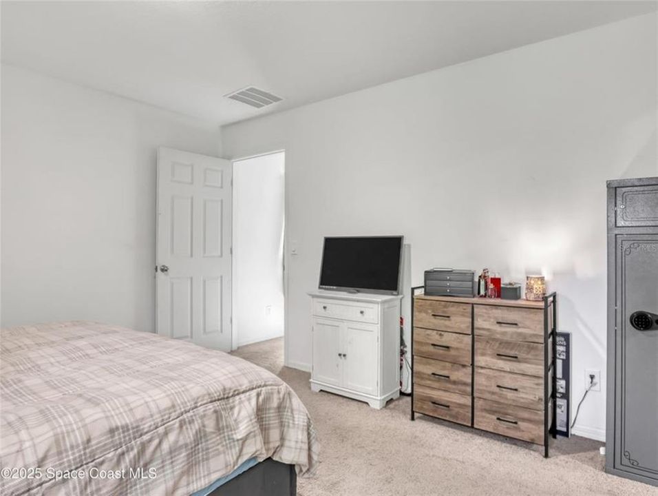 待售: $299,000 (3 贝兹, 2 浴室, 1334 平方英尺)