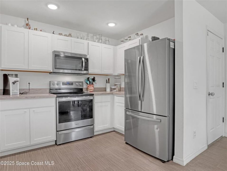 待售: $299,000 (3 贝兹, 2 浴室, 1334 平方英尺)