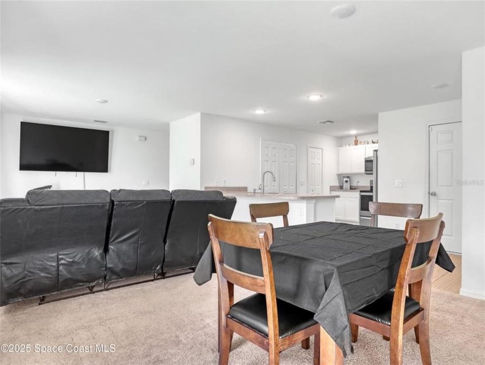 待售: $299,000 (3 贝兹, 2 浴室, 1334 平方英尺)