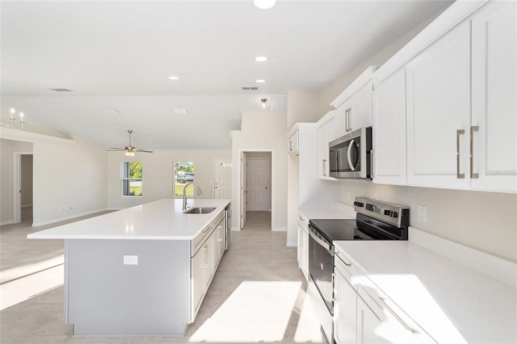 Под контрактом: $272,000 (3 спален, 2 ванн, 1440 Квадратных фут)