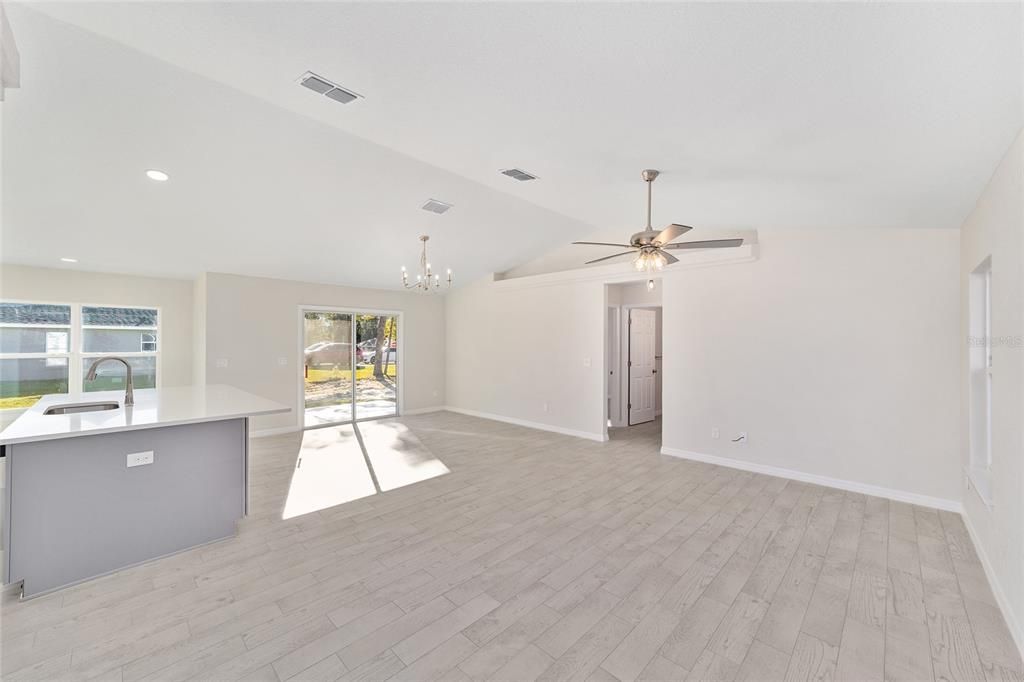 Под контрактом: $272,000 (3 спален, 2 ванн, 1440 Квадратных фут)