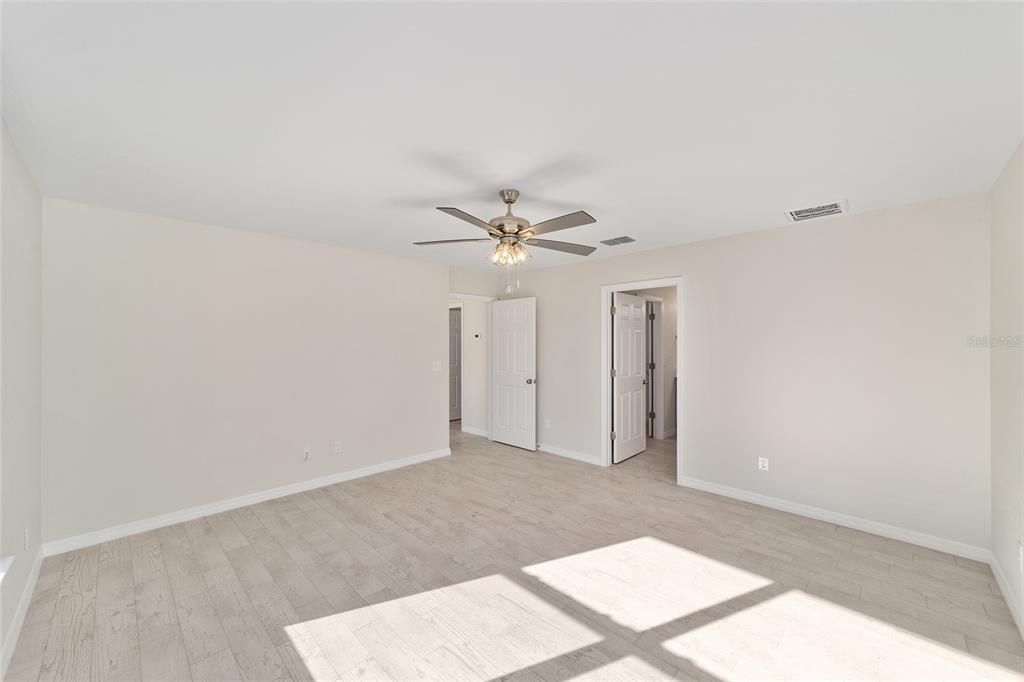 Под контрактом: $272,000 (3 спален, 2 ванн, 1440 Квадратных фут)