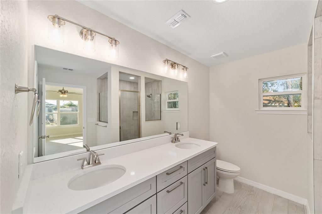 Под контрактом: $272,000 (3 спален, 2 ванн, 1440 Квадратных фут)