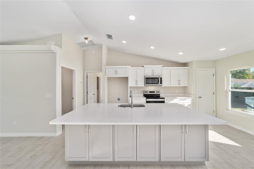 Под контрактом: $272,000 (3 спален, 2 ванн, 1440 Квадратных фут)