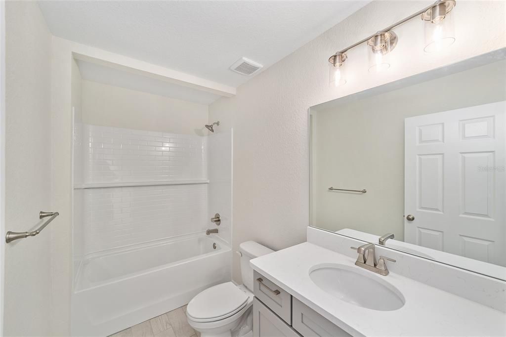 Под контрактом: $272,000 (3 спален, 2 ванн, 1440 Квадратных фут)