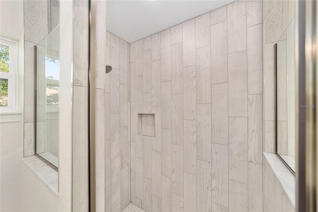 Под контрактом: $272,000 (3 спален, 2 ванн, 1440 Квадратных фут)