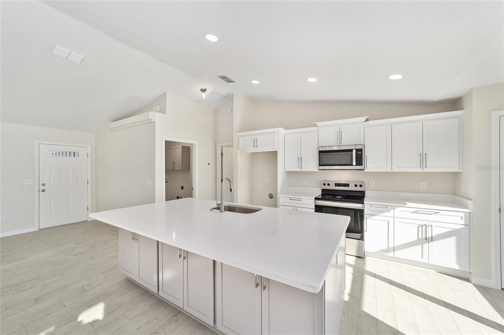 Под контрактом: $272,000 (3 спален, 2 ванн, 1440 Квадратных фут)