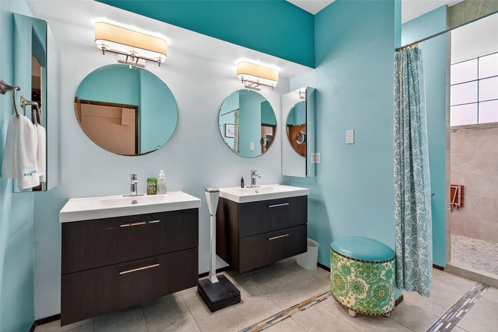 待售: $3,480,000 (7 贝兹, 7 浴室, 5168 平方英尺)