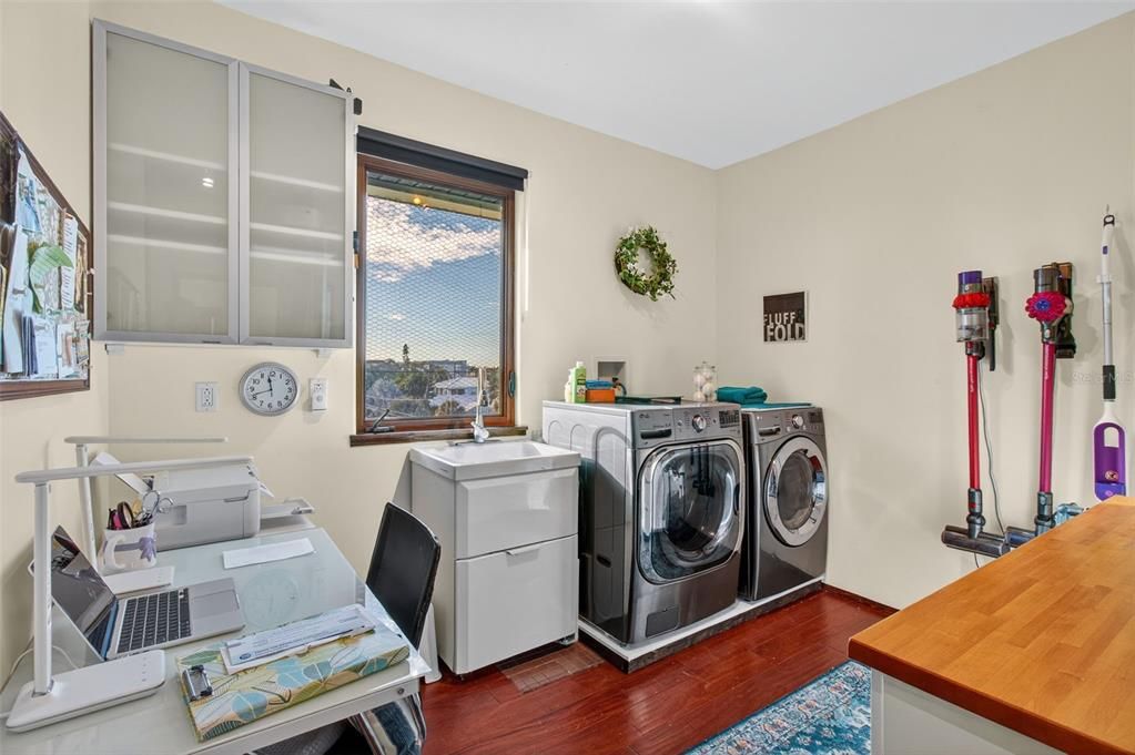 待售: $3,480,000 (7 贝兹, 7 浴室, 5168 平方英尺)