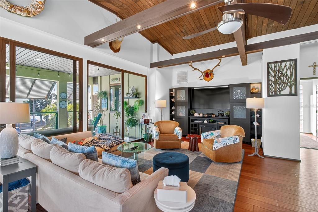 待售: $3,480,000 (7 贝兹, 7 浴室, 5168 平方英尺)