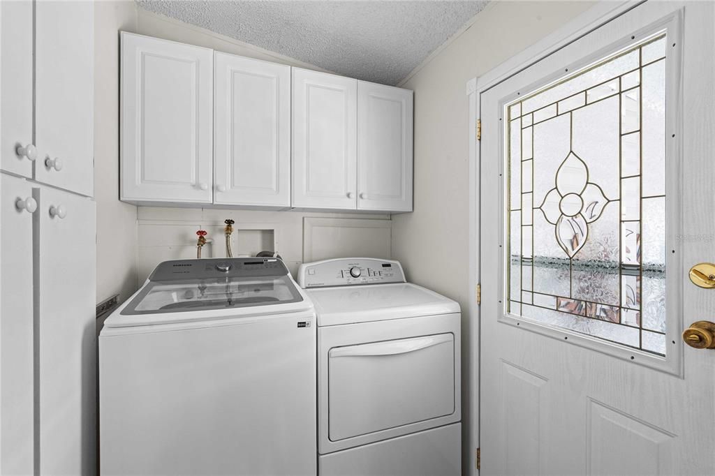 合同活跃: $239,600 (2 贝兹, 2 浴室, 1444 平方英尺)