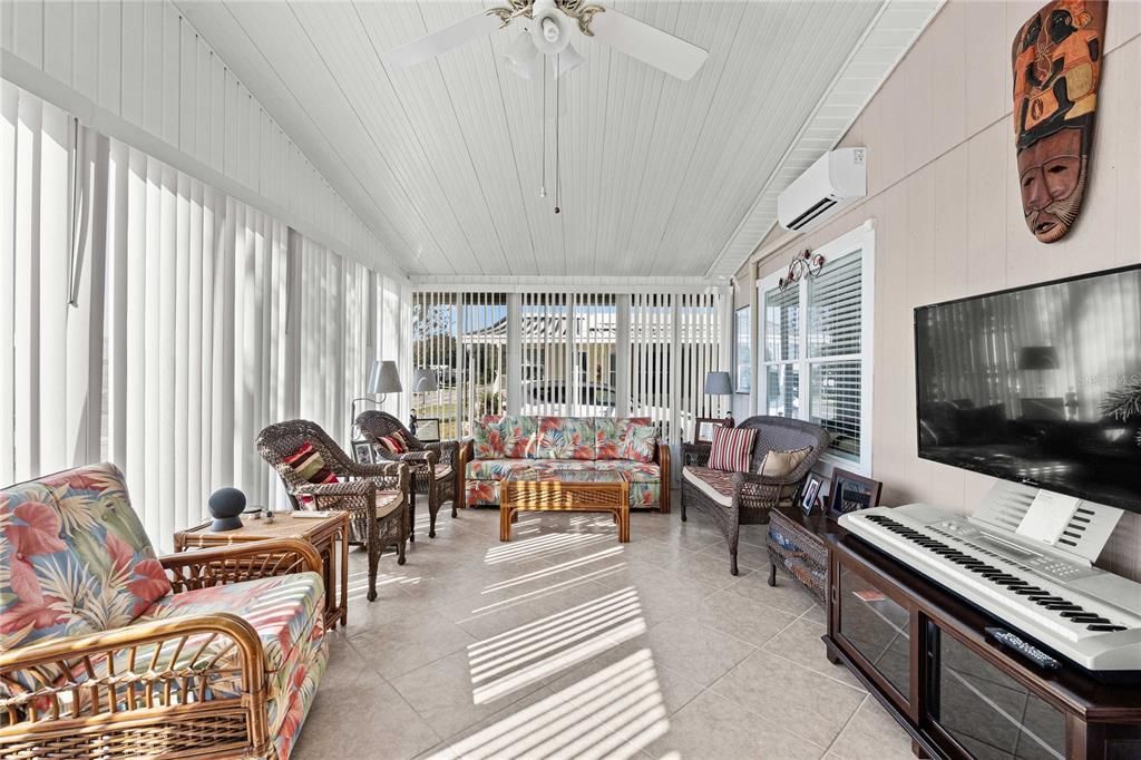 合同活跃: $239,600 (2 贝兹, 2 浴室, 1444 平方英尺)