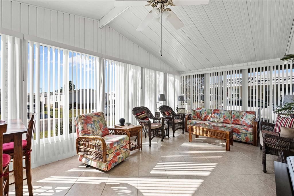 合同活跃: $239,600 (2 贝兹, 2 浴室, 1444 平方英尺)