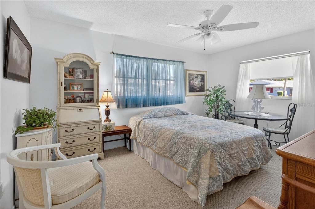 For Sale: $185,000 (2 beds, 2 baths, 1000 Square Feet)