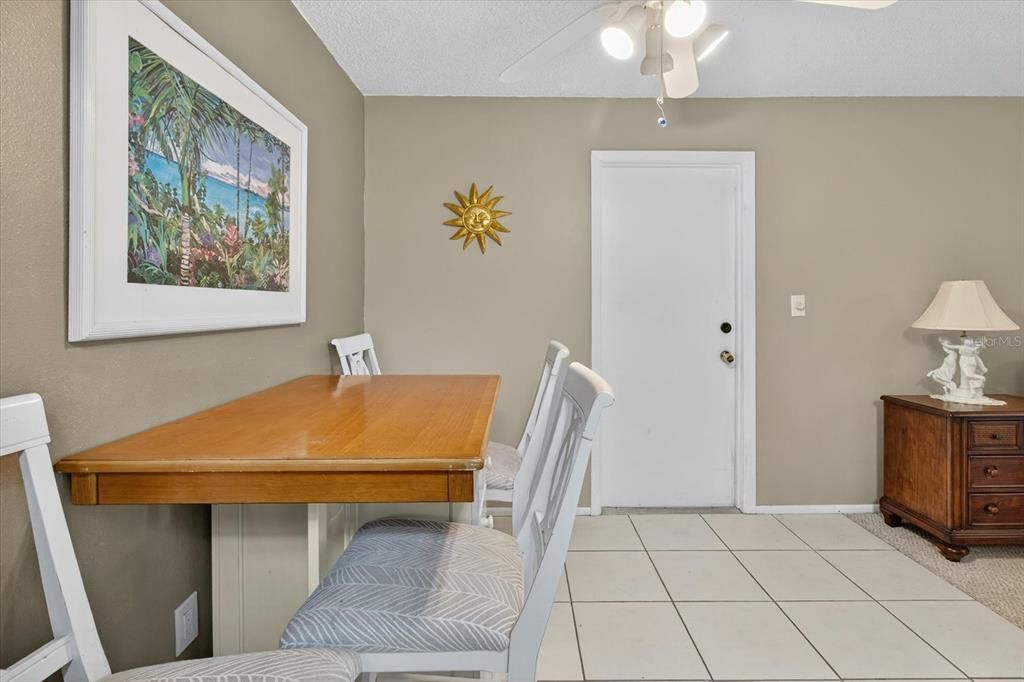 For Sale: $185,000 (2 beds, 2 baths, 1000 Square Feet)