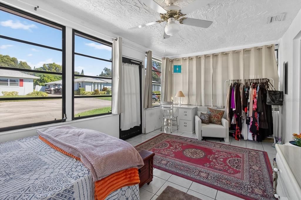 For Sale: $185,000 (2 beds, 2 baths, 1000 Square Feet)