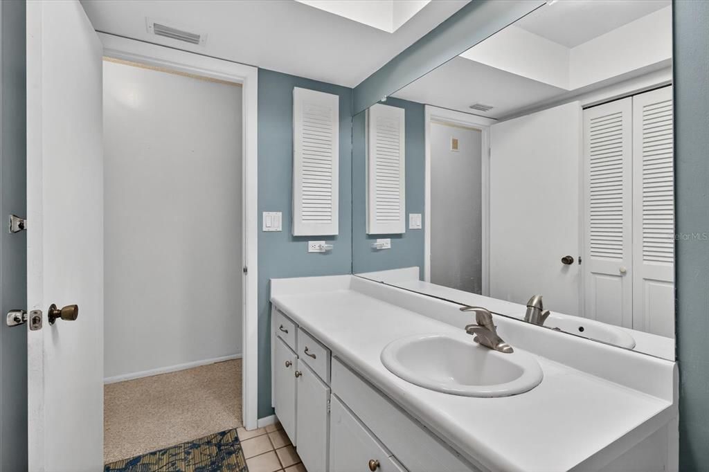 For Sale: $185,000 (2 beds, 2 baths, 1000 Square Feet)