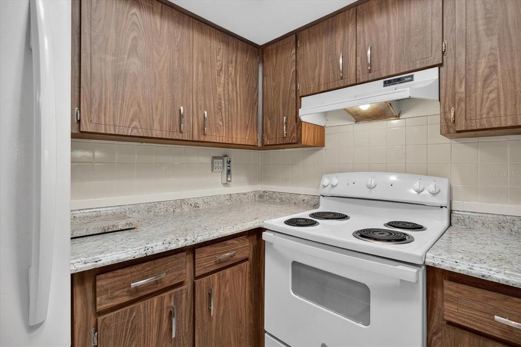 For Sale: $185,000 (2 beds, 2 baths, 1000 Square Feet)