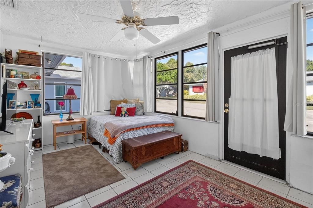 For Sale: $185,000 (2 beds, 2 baths, 1000 Square Feet)