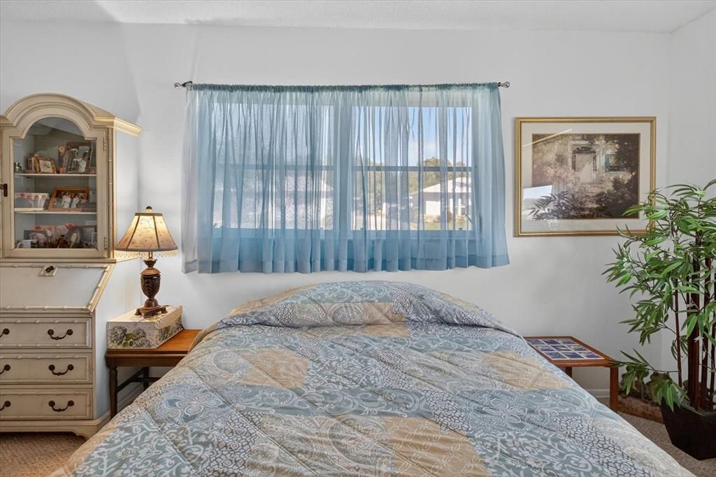 For Sale: $185,000 (2 beds, 2 baths, 1000 Square Feet)