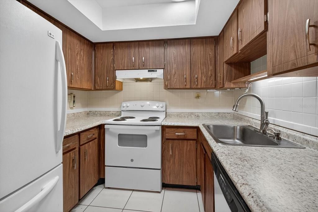 For Sale: $185,000 (2 beds, 2 baths, 1000 Square Feet)