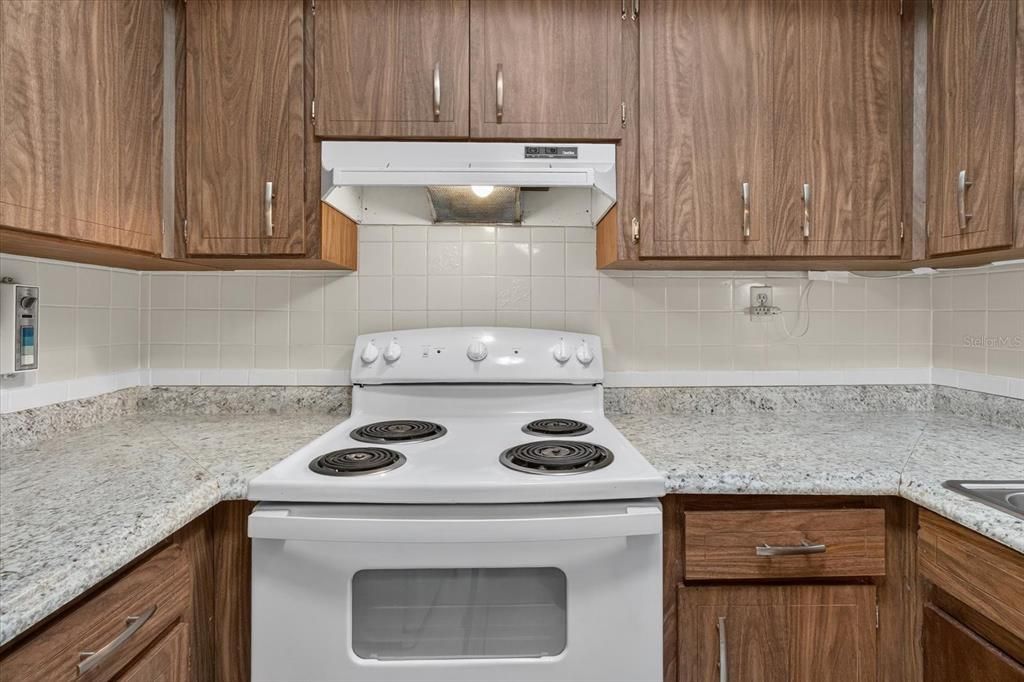 For Sale: $185,000 (2 beds, 2 baths, 1000 Square Feet)