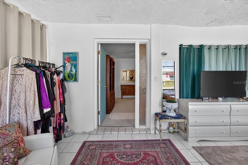 For Sale: $185,000 (2 beds, 2 baths, 1000 Square Feet)