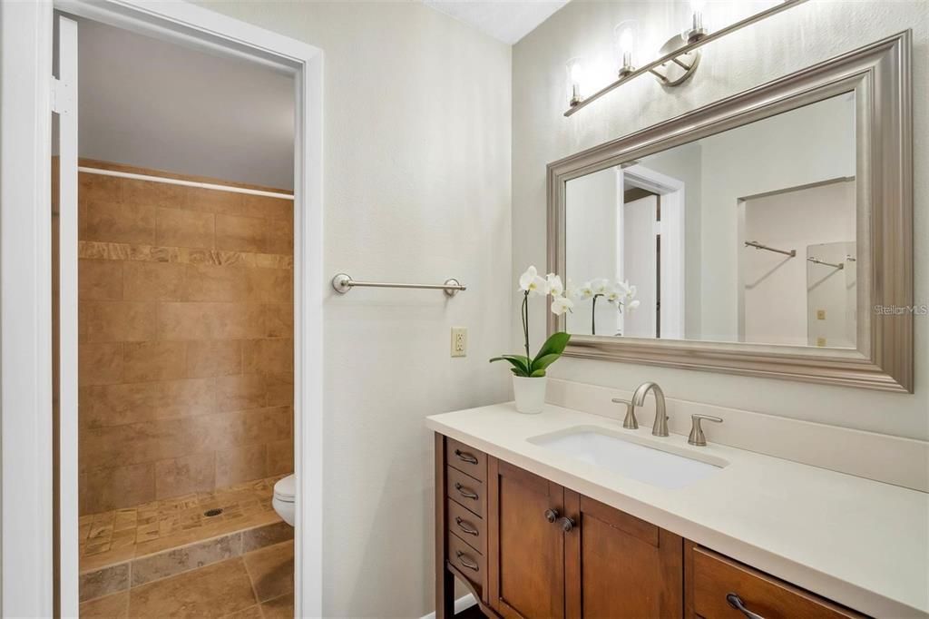 Под контрактом: $1,850 (2 спален, 2 ванн, 1341 Квадратных фут)