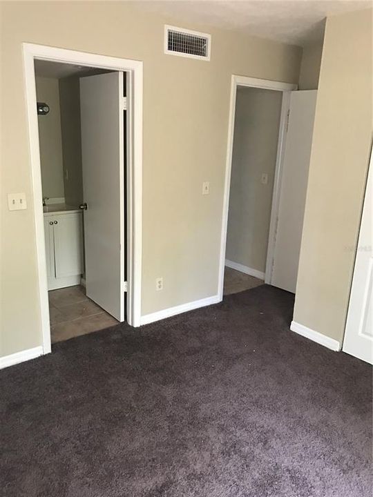 出租: $1,200 (1 贝兹, 1 浴室, 504 平方英尺)