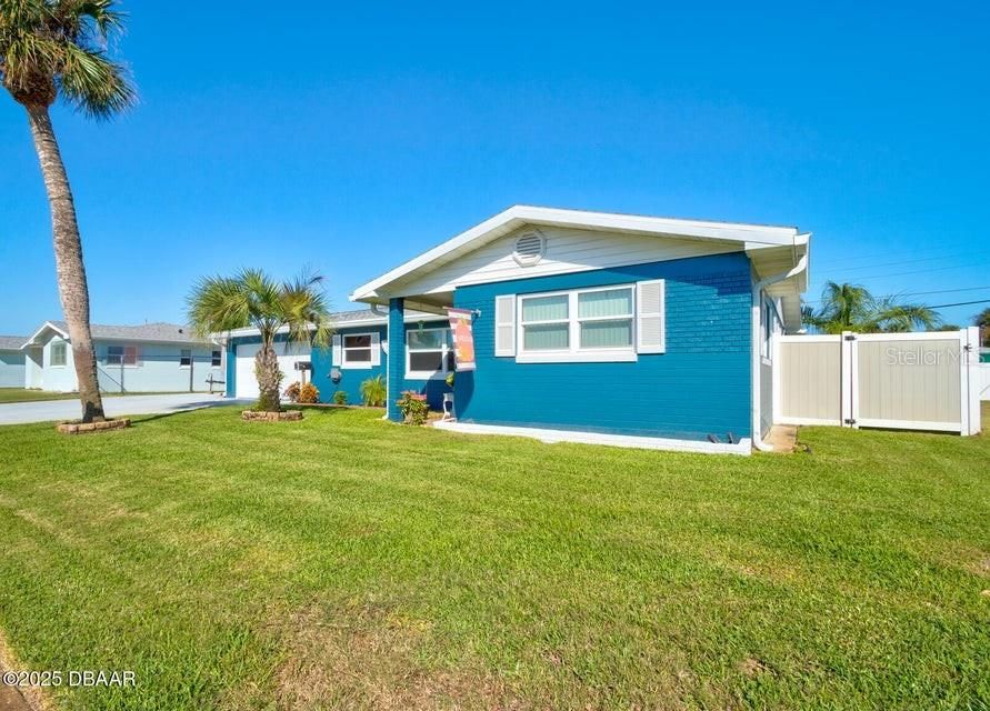 For Sale: $474,700 (3 beds, 2 baths, 1740 Square Feet)