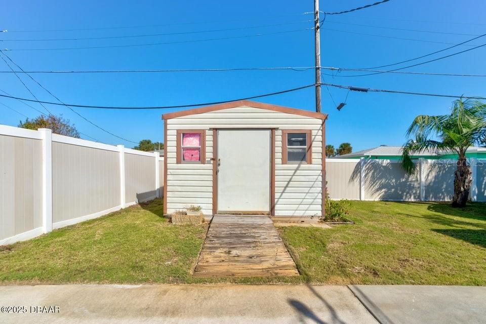 For Sale: $474,700 (3 beds, 2 baths, 1740 Square Feet)