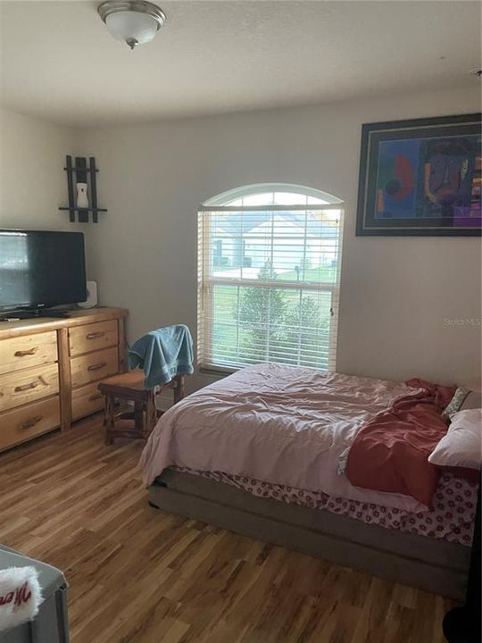 На продажу: $289,900 (4 спален, 2 ванн, 1775 Квадратных фут)