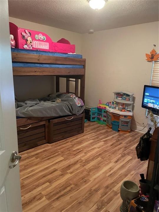 На продажу: $289,900 (4 спален, 2 ванн, 1775 Квадратных фут)