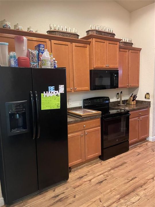 На продажу: $289,900 (4 спален, 2 ванн, 1775 Квадратных фут)