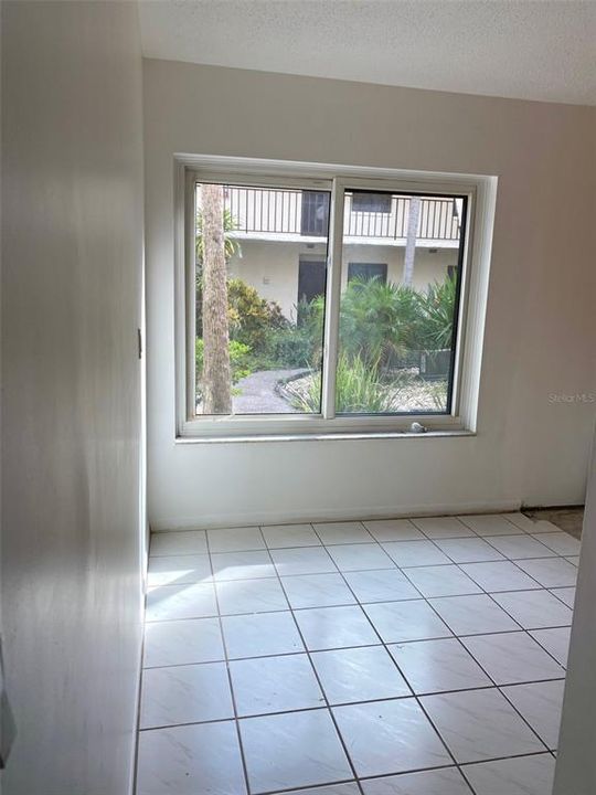 Active With Contract: $74,900 (2 beds, 1 baths, 857 Square Feet)