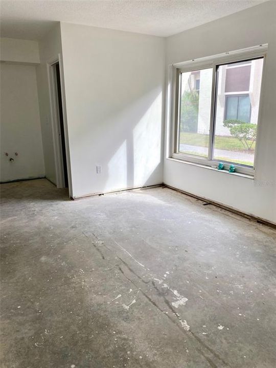 Active With Contract: $74,900 (2 beds, 1 baths, 857 Square Feet)