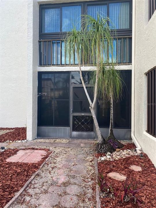 Active With Contract: $74,900 (2 beds, 1 baths, 857 Square Feet)