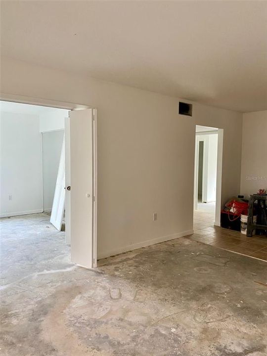 Active With Contract: $74,900 (2 beds, 1 baths, 857 Square Feet)