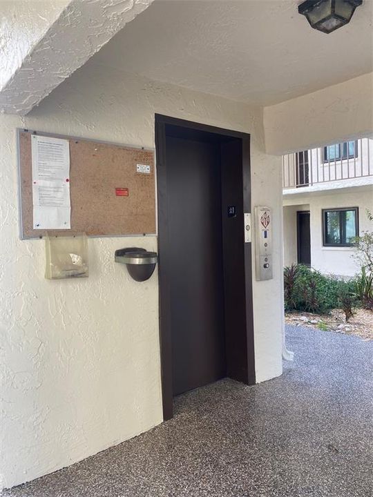 Active With Contract: $74,900 (2 beds, 1 baths, 857 Square Feet)