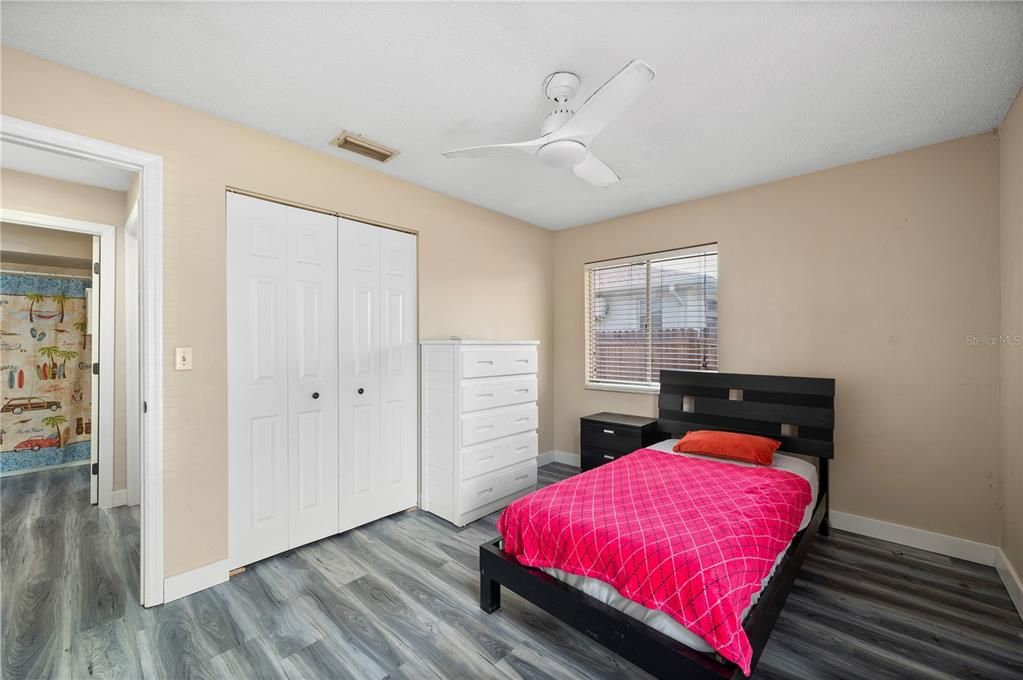 Под контрактом: $239,000 (3 спален, 2 ванн, 1360 Квадратных фут)