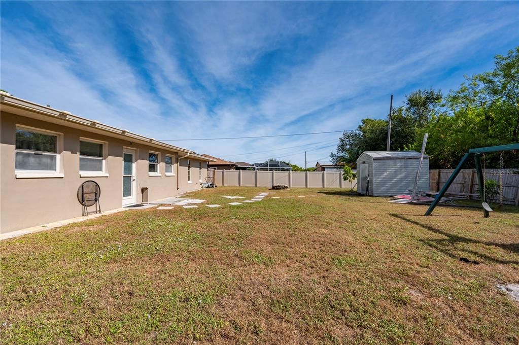 Под контрактом: $239,000 (3 спален, 2 ванн, 1360 Квадратных фут)