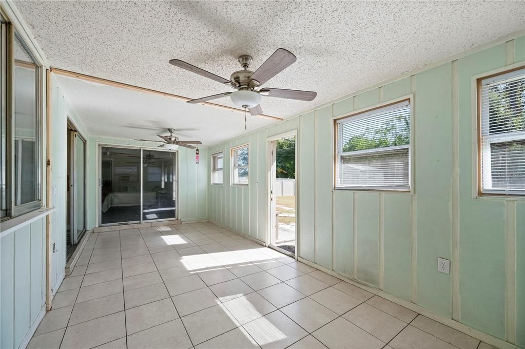 Под контрактом: $239,000 (3 спален, 2 ванн, 1360 Квадратных фут)