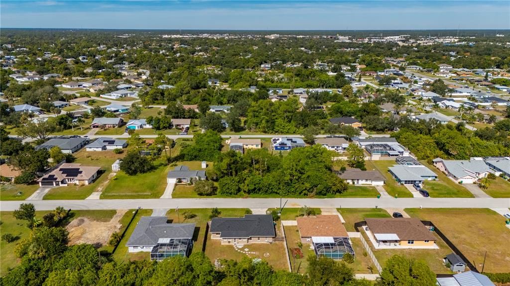 Под контрактом: $239,000 (3 спален, 2 ванн, 1360 Квадратных фут)