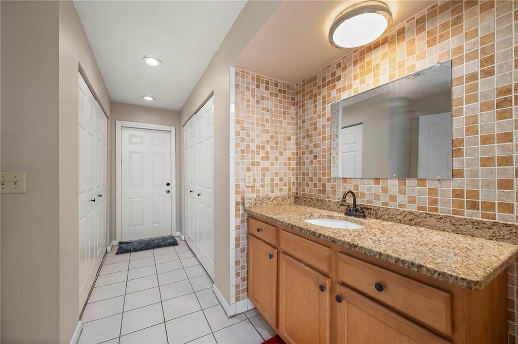 Под контрактом: $239,000 (3 спален, 2 ванн, 1360 Квадратных фут)