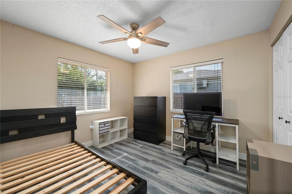 Под контрактом: $239,000 (3 спален, 2 ванн, 1360 Квадратных фут)