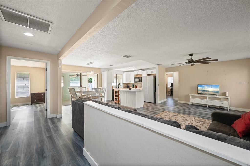 Под контрактом: $239,000 (3 спален, 2 ванн, 1360 Квадратных фут)